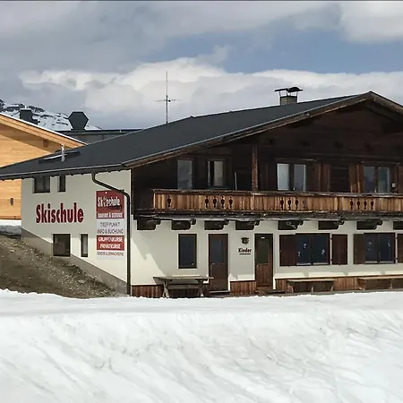 Ski-und Bergchalet Penkenjoch Zillertal בקתה *
